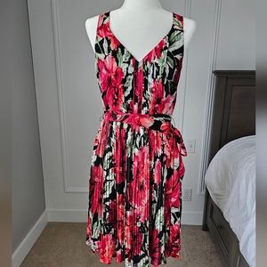Homecoming Dress, WHBM Floral Midi Dress V Neck Dress Excellent Condition